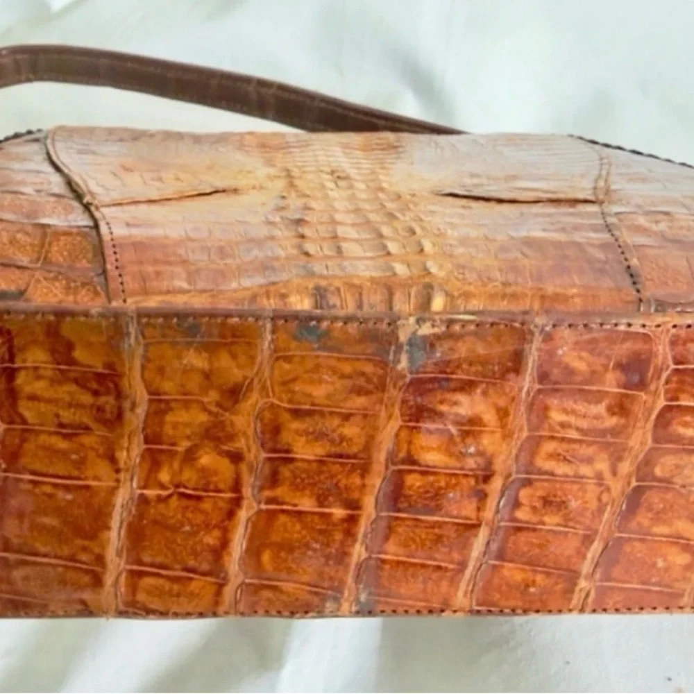 Unique Brown Crocodile-Embossed Leather Shoulder Bag - Picture 5 of 8